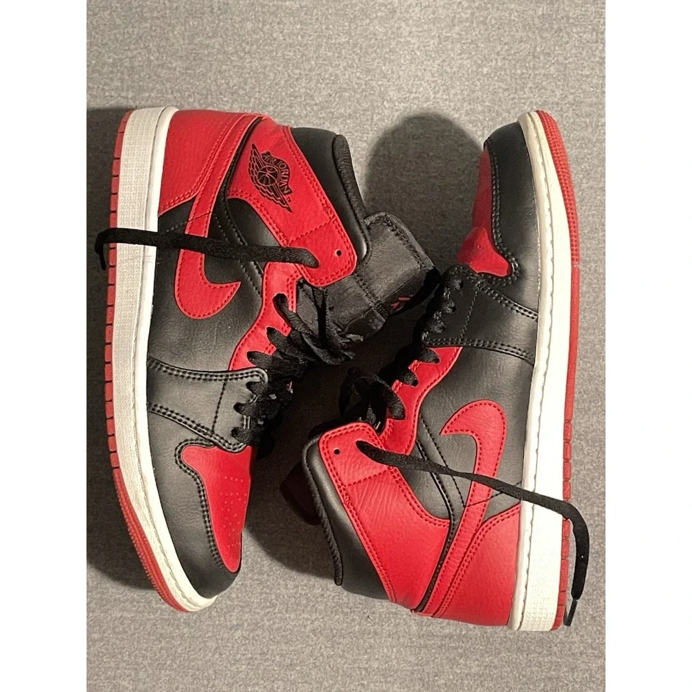Nike Air Jordan 1 Mid Bred Black Red Men's Size 8.5 High Top Sneakers 554724-074